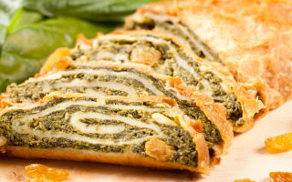 Пирог из слоеного теста в мультиварке